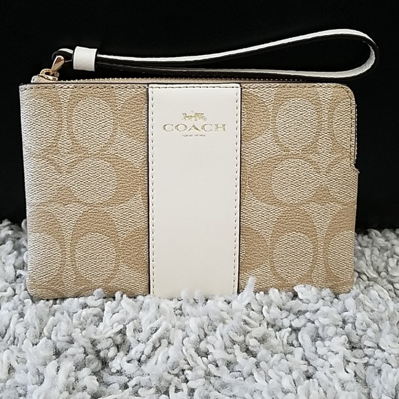 Coach Handbags - NWT Coach Corner Zip Wristlet